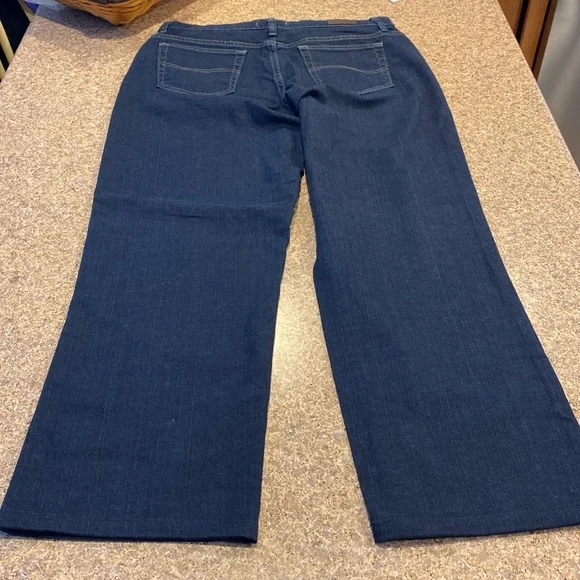 Lee Relaxed Straight Leg At The Waist 14 Medium Blue Jeans (Altered/Hemmed) - Picture 15 of 16
